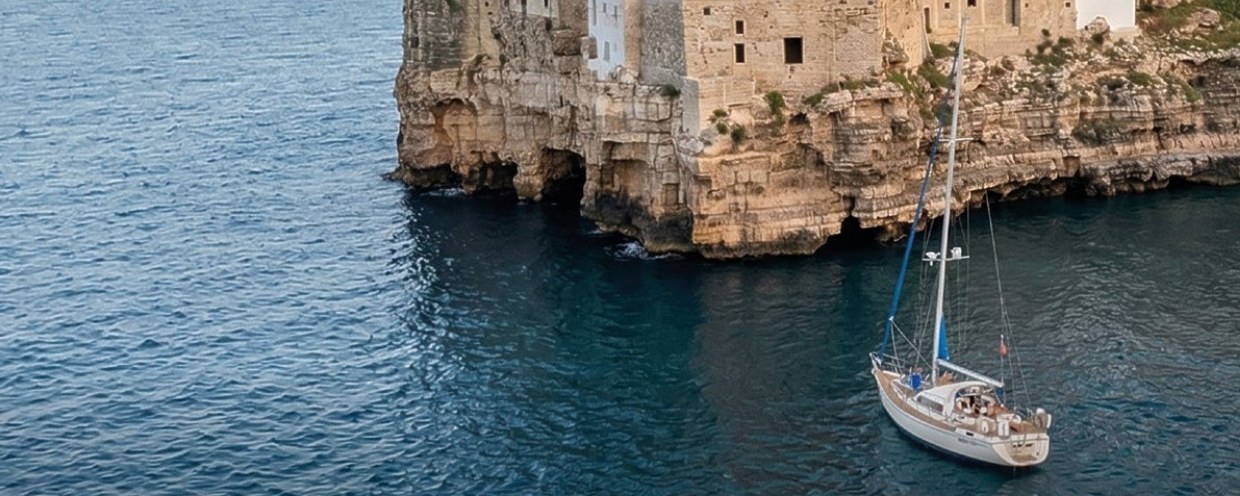 Tour in Barca a Vela a Polignano a Mare